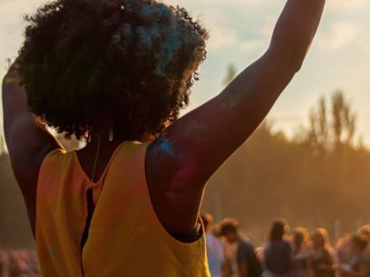 325.-como-proteger-tu-piel-del-sol-en-los-festivales